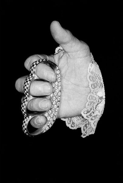 Diamond Encrusted Knuckle Duster.jpg (23 KB)